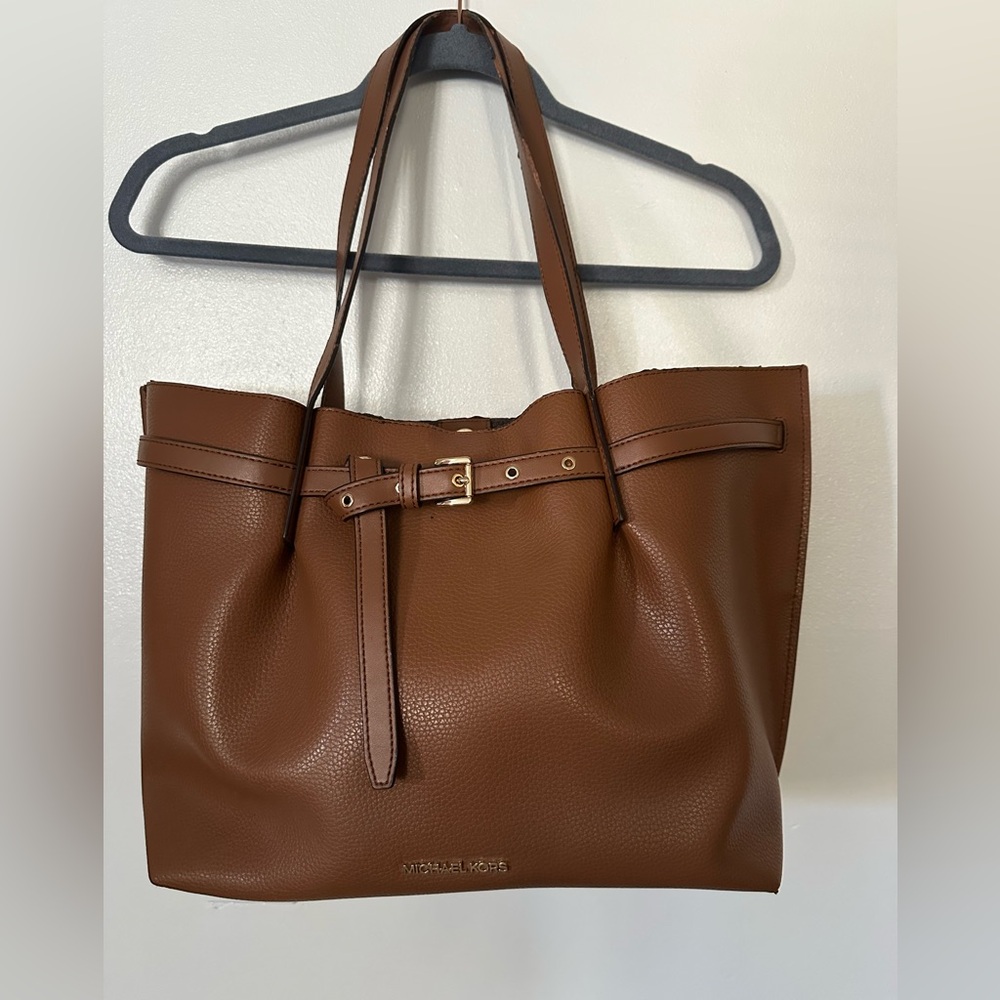 🌹Michael Kors Cognac Pebbled Leather Tote with Belt Detail🌸